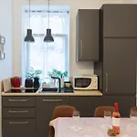 Quiet In The Bustling Center Apartman