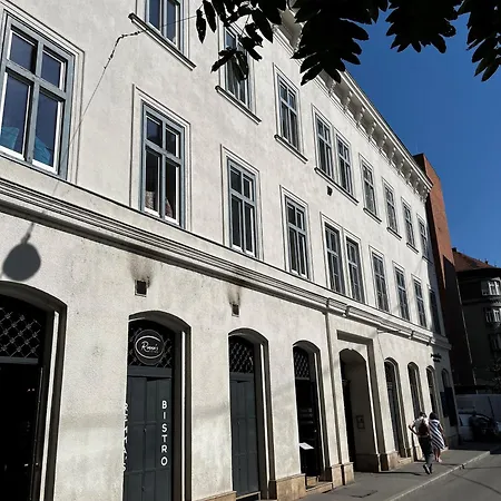 Apartman Quiet In The Bustling Center *